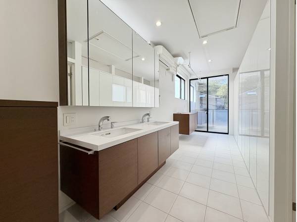 広く使いやすい洗面所