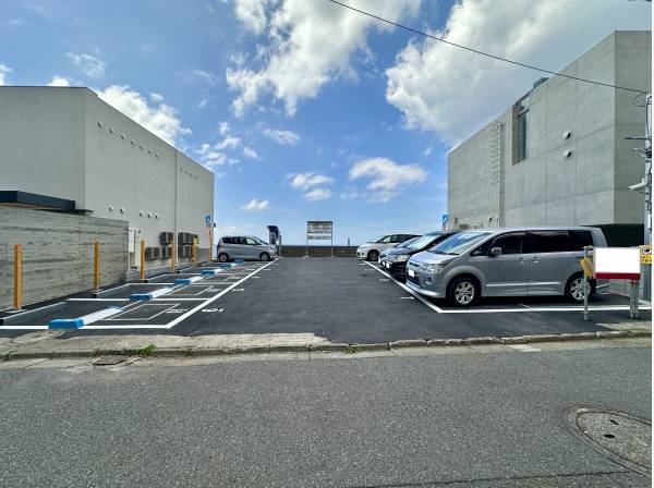 土地約98.39坪とゆとりの広さ/現在駐車場として運営中