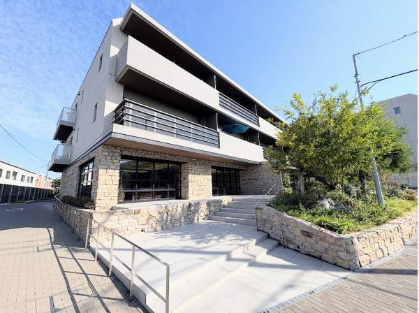 魅力的なマンション外観です