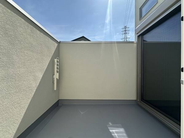 南西向きのバルコニーは４．５帖のゆったりサイズ