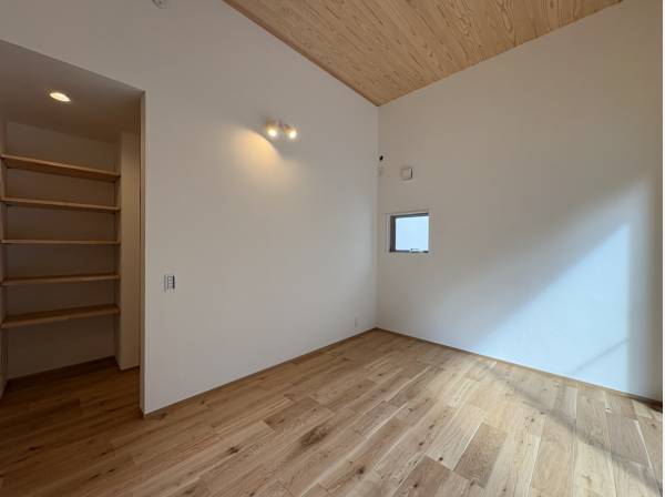 1階の居室の横には収納が！
