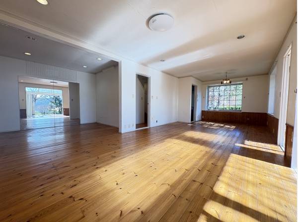 洋室と繋げると約26帖のLDK