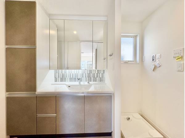 毎日使用する洗面室、ご家族で使用する場面をご想像ください