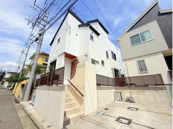 ロケーションにも富んだ鎌倉のオーシャンビュー邸宅でございます