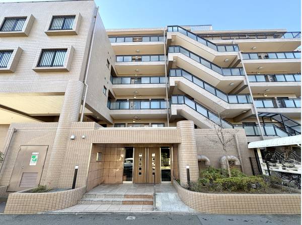 建物外観です。JR東海道線「辻堂」駅徒歩14分