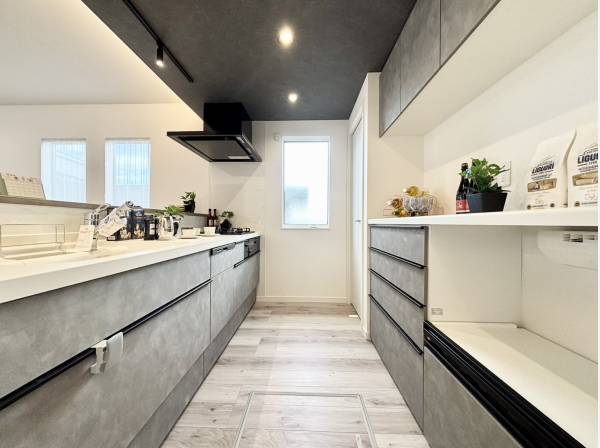 キッチンスペースもゆとりがございます