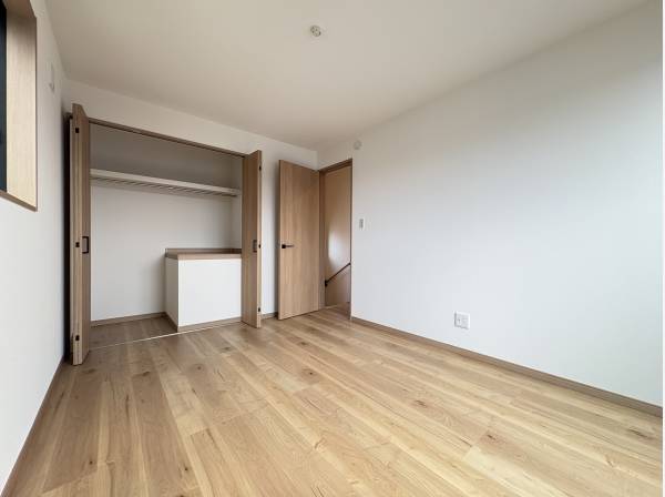 各部屋には収納も完備
