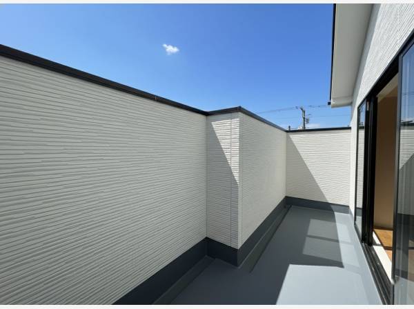 視線の気にならないプライベート感のあるバルコニー