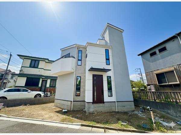 高台に位置する住宅となります