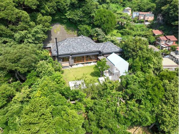 鎌倉の緑に包まれた古民家平屋リノベーション邸宅