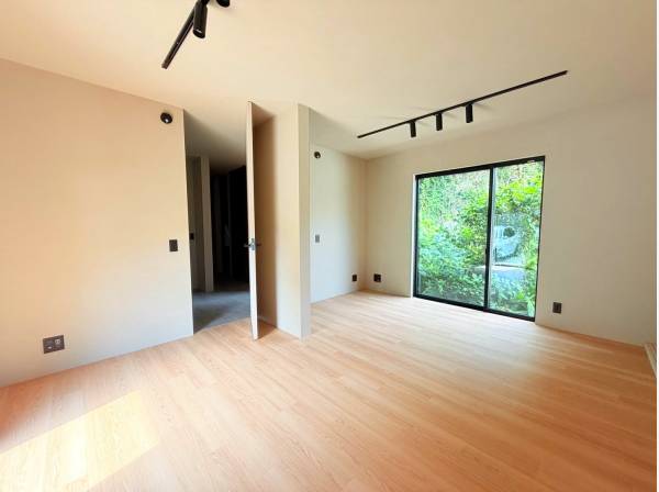 こちらの居室は約10.2帖のゆとりのお部屋