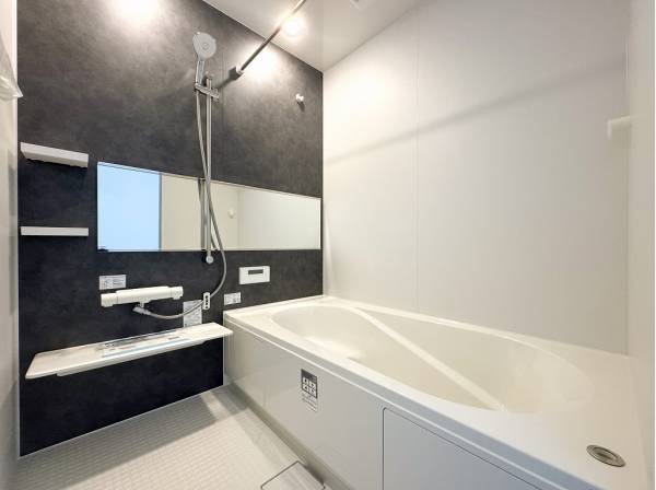 ゆったりと足を伸ばして1日の疲れを癒してください