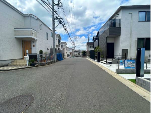 前面道路は約6m御座います