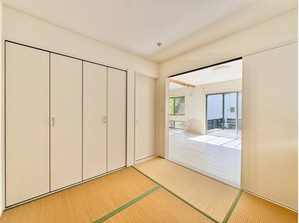 家族がくつろげる場所がたくさんある建物