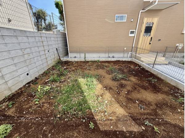 リビングから続く専用のお庭 ガーデニングや家庭菜園に最適です