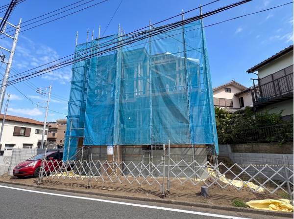幅員約6mのゆとりある前面道路に面した開放的な立地です