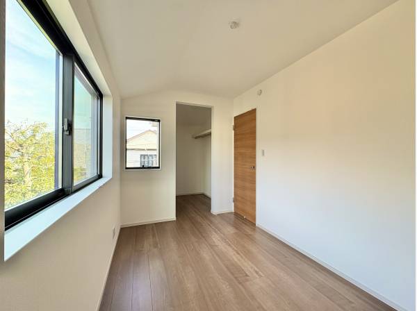 ウォークインクローゼットには趣味のアイテムや、季節ごとのお洋服がしっかり収納できます。