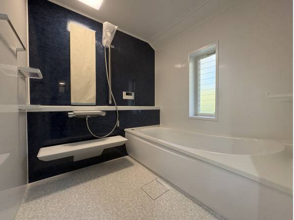 浴室も新規リフォーム済み