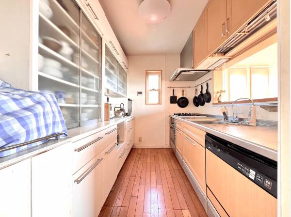 収納豊富なキッチン
