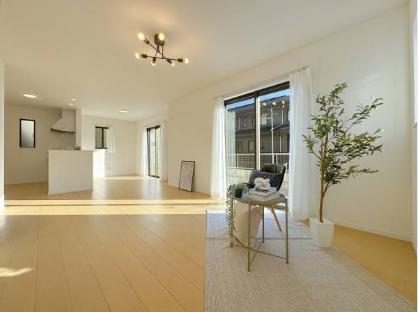 LDKは三面採光！大きな窓からポカポカと心地よい陽光が広がります