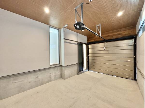 愛車と暮らす、インナーガレージのある日常