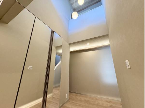 開放的な玄関スペース