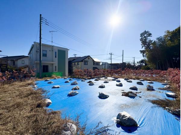南側が道路で向けており陽当たり良好なポジション