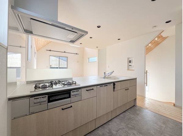 家事をしながらも会話が弾みそうなオープンキッチン