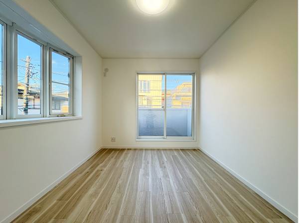 2面採光の洋室5帖