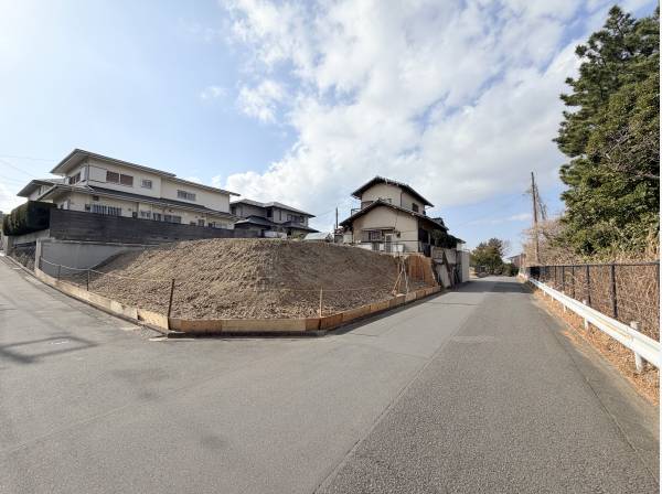 前面道路は約５m