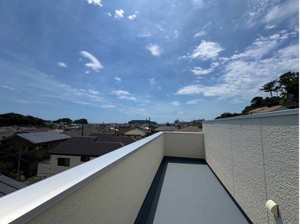 スカイバルコニーからは江ノ島を望めます！