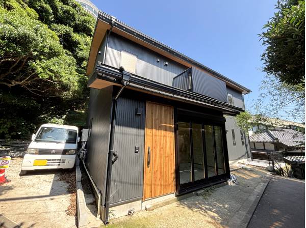 江の島島内！～海を望むフルリフォーム店舗付き住宅～