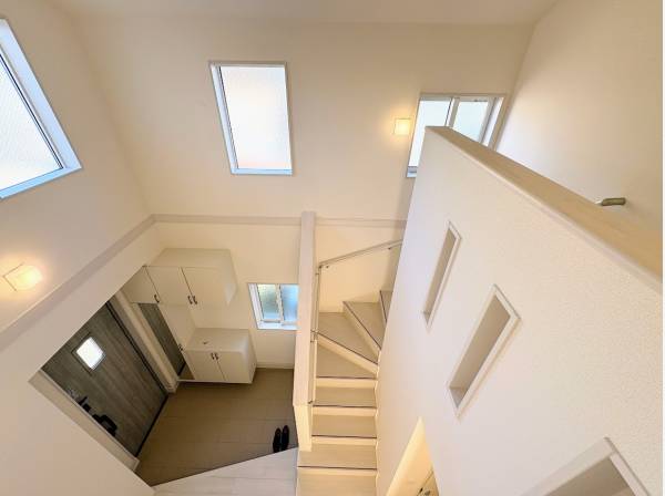 二階から見た玄関スペース