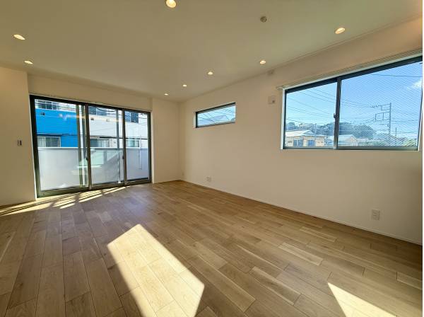 陽当たり良好で明るい室内！