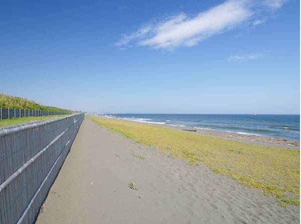 虹ケ浜海岸まで徒歩5分（約350m）