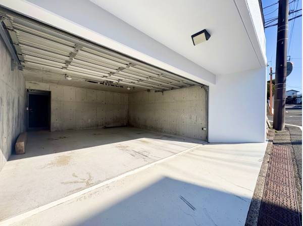 大きなお車2台分駐車可能なガレージ！