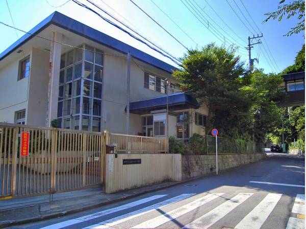 鎌倉市立稲村ケ崎小学校まで徒歩8分（約600ｍ）