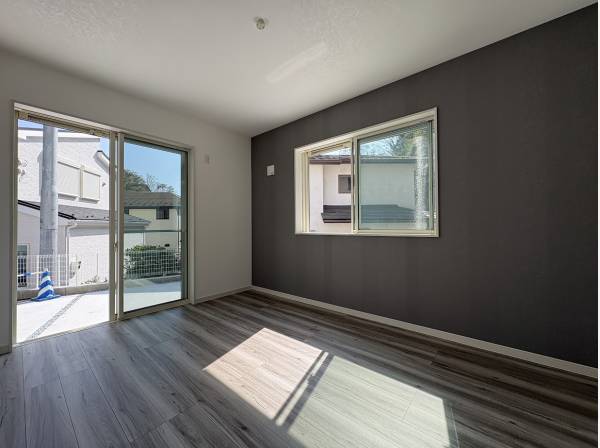 1階洋室は収納も豊富で安心です