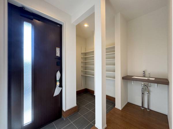 SICにはベビーカーやアウトドア用品をスッキリ収納できそう