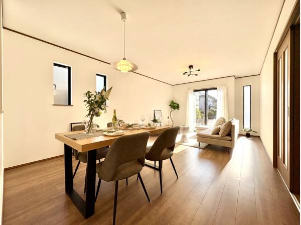 窓が多く明るく開放的です。