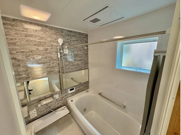 お風呂には浴室乾燥機が付いております！