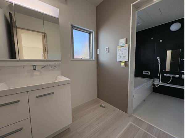 サニタリールームも快適です。