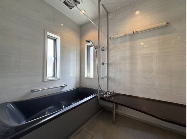 ゆったりと寛ぐことができる１坪強のバスルーム