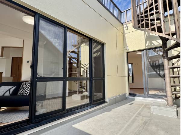 室内とつながるバルコニー空間