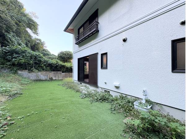 広い庭付き！お好みの用途に合わせて活用できます。