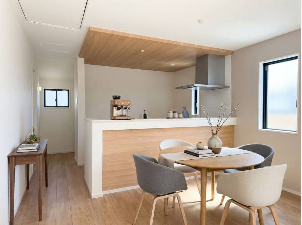 オープンな雰囲気のキッチン。家具・小物はAIによるイメージ