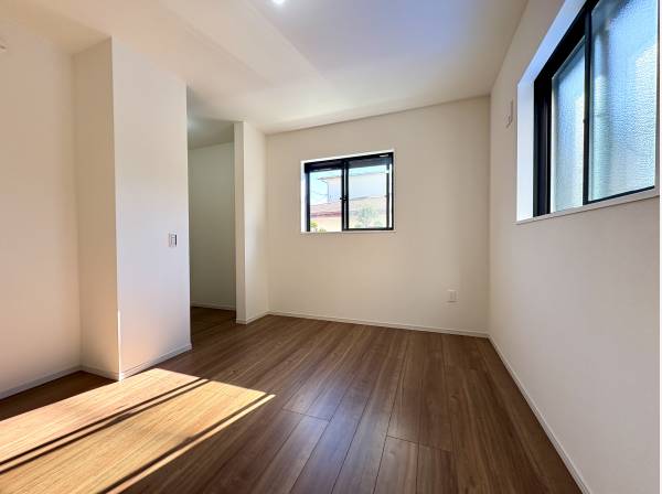 ウォークインクローゼットを備えた使い勝手の良い洋室