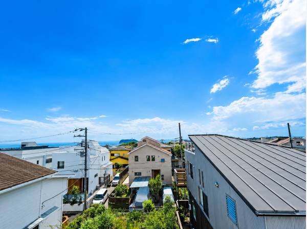 江の島を望む開放的な眺望。毎日の景色が特別な時間へと変わります。
