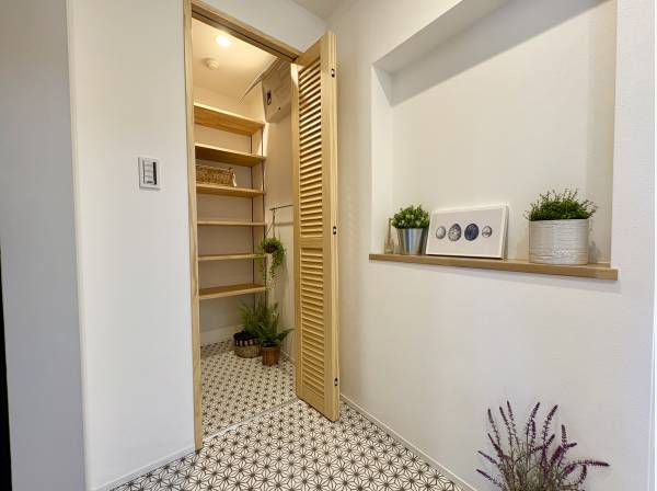 収納力が魅力の玄関ホール