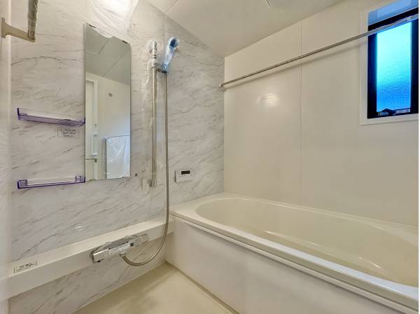 足を伸ばせる浴槽は、心身ともにしっかりと疲れを癒してくれます